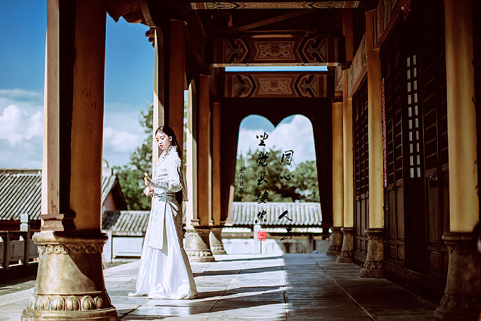 同心 一人去，坐觉长安空