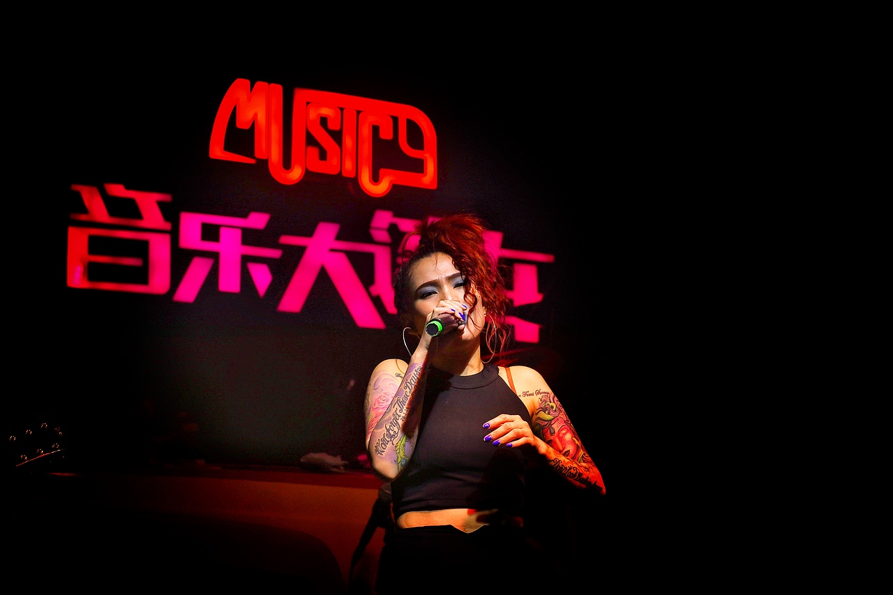 成都网红酒吧,最好玩的酒吧、美女多的酒吧音乐大篷车