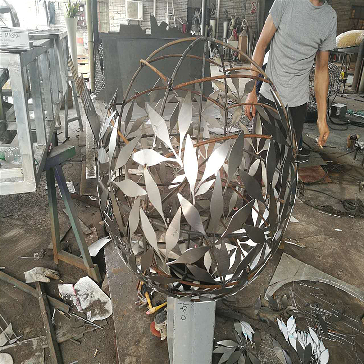 不锈钢镂空球雕塑 园林景观雕塑