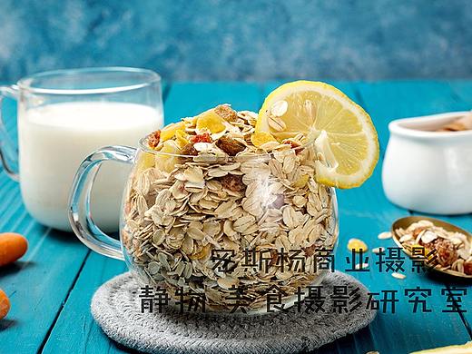 可爱的水果麦片，早安，要来一杯吗