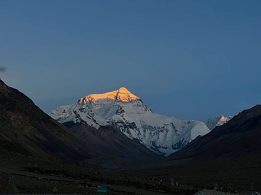 遇见珠峰,遇见日照金山