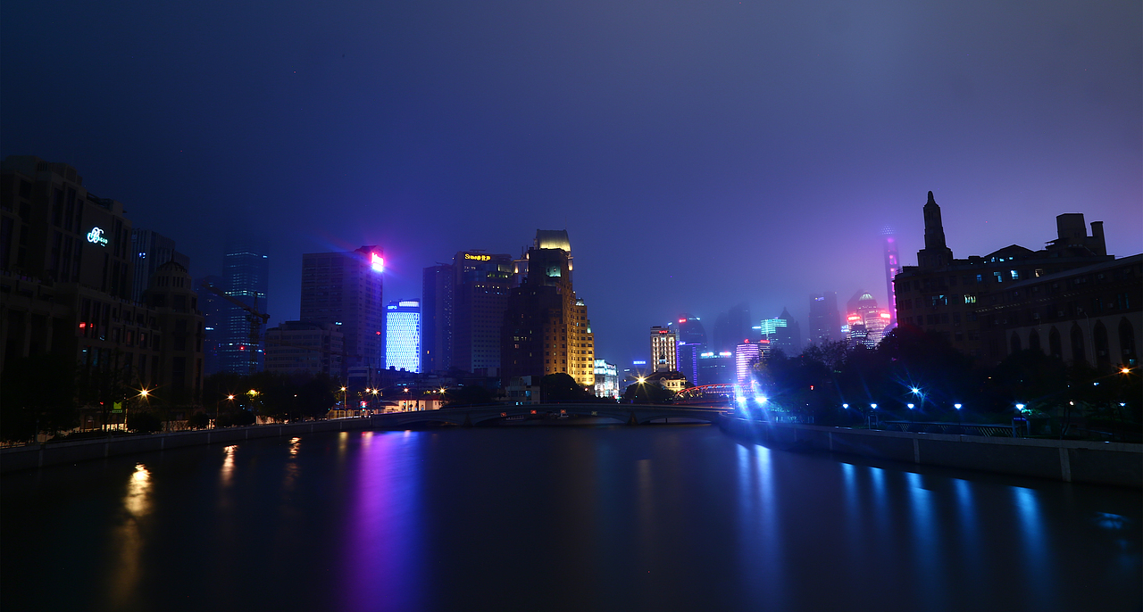 ——雨夜游魔都