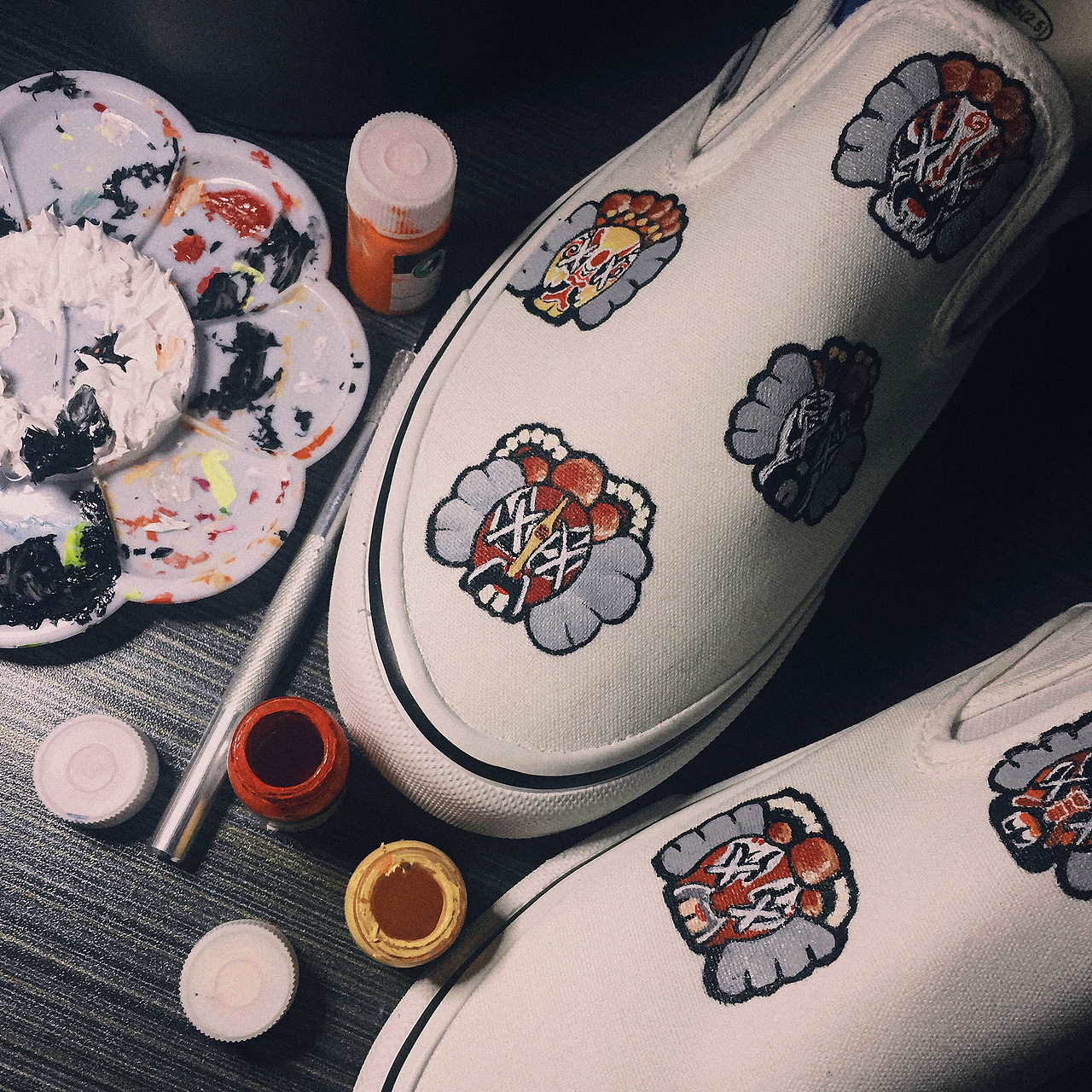 回力和kaws和脸谱（图ZMTU0MjYxMDIw） - 其他手工艺 - 站酷设计师努力的一舟原创素材 - 站酷ZCOOL