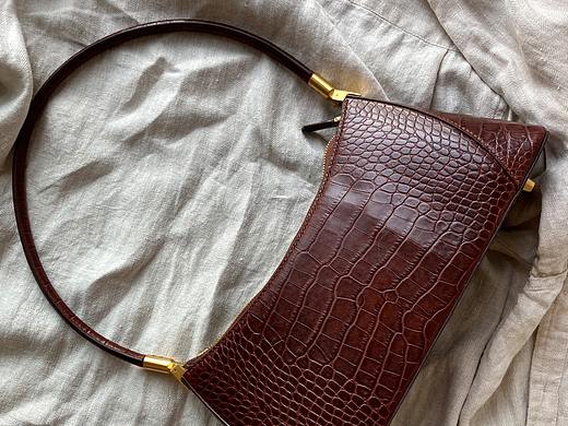 手工皮具——腋下包（個人主頁-ZNDgzOTk5NjA=） - 工藝品設(shè)計 - 站酷設(shè)計師追蝴蝶的豬原創(chuàng)素材 - 站酷ZCOOL