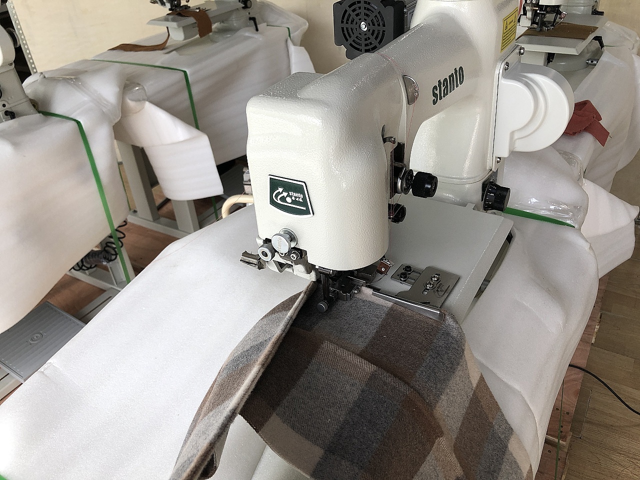 思坦途stanto高档双面呢仿手工暗缝机，机器代替手工（图ZMTY4NDM4ODk2） - 工业用品/机械 - 站酷设计师杭州坦途服装机械原创素材 - 站酷ZCOOL