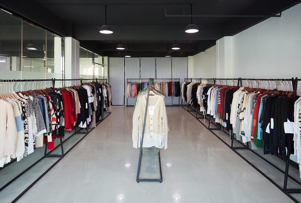 恒伊服饰公司办公室摄影服装厂环境拍摄东莞上门拍照