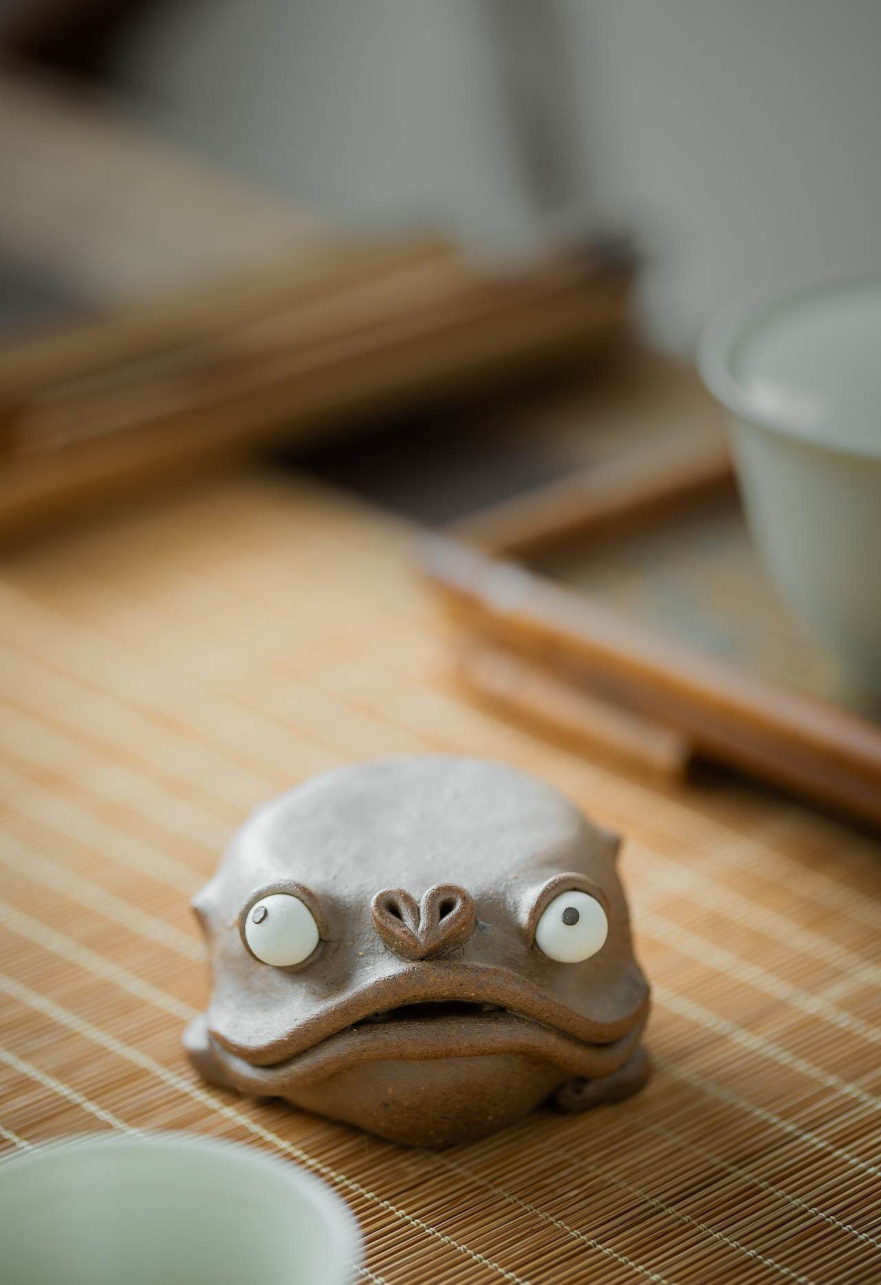 三足金蟾手工捏雕茶宠盖置 产地 景德镇 材质 陶土 工艺 全手工制作