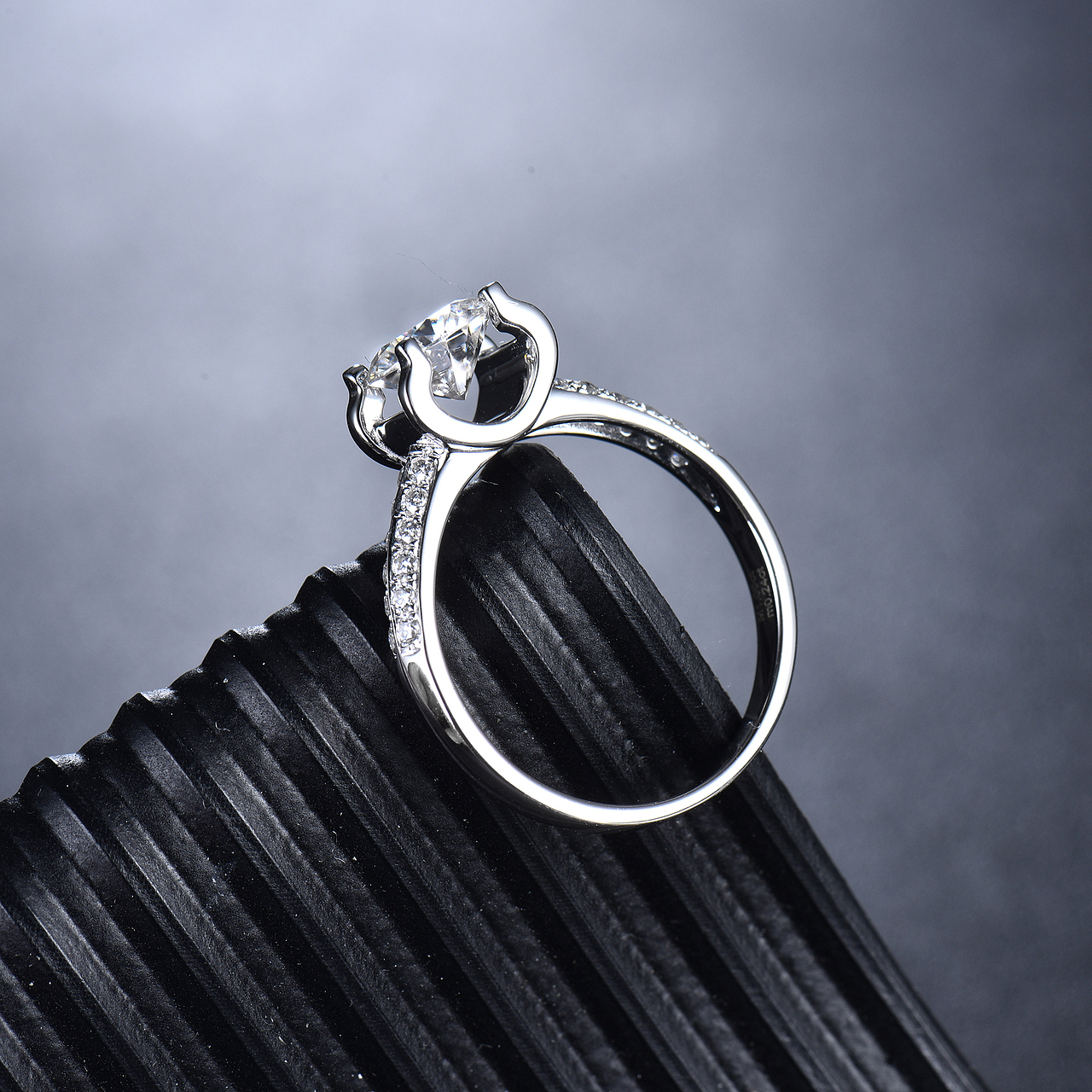 莫桑|摄影|产品摄影|向往自由的我_原创作品-站酷zcool