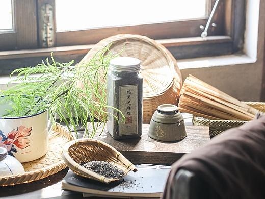 「淮乡久住已成俗，客至亦复研芝麻。」