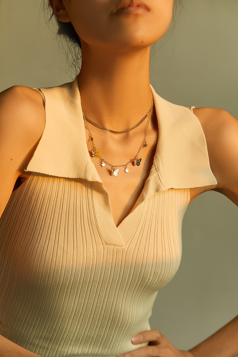 小麦色饰品佩戴图｜客片（图ZMzQwMzM4NjIw） - 产品摄影 - 站酷设计师五杯原创素材 - 站酷ZCOOL