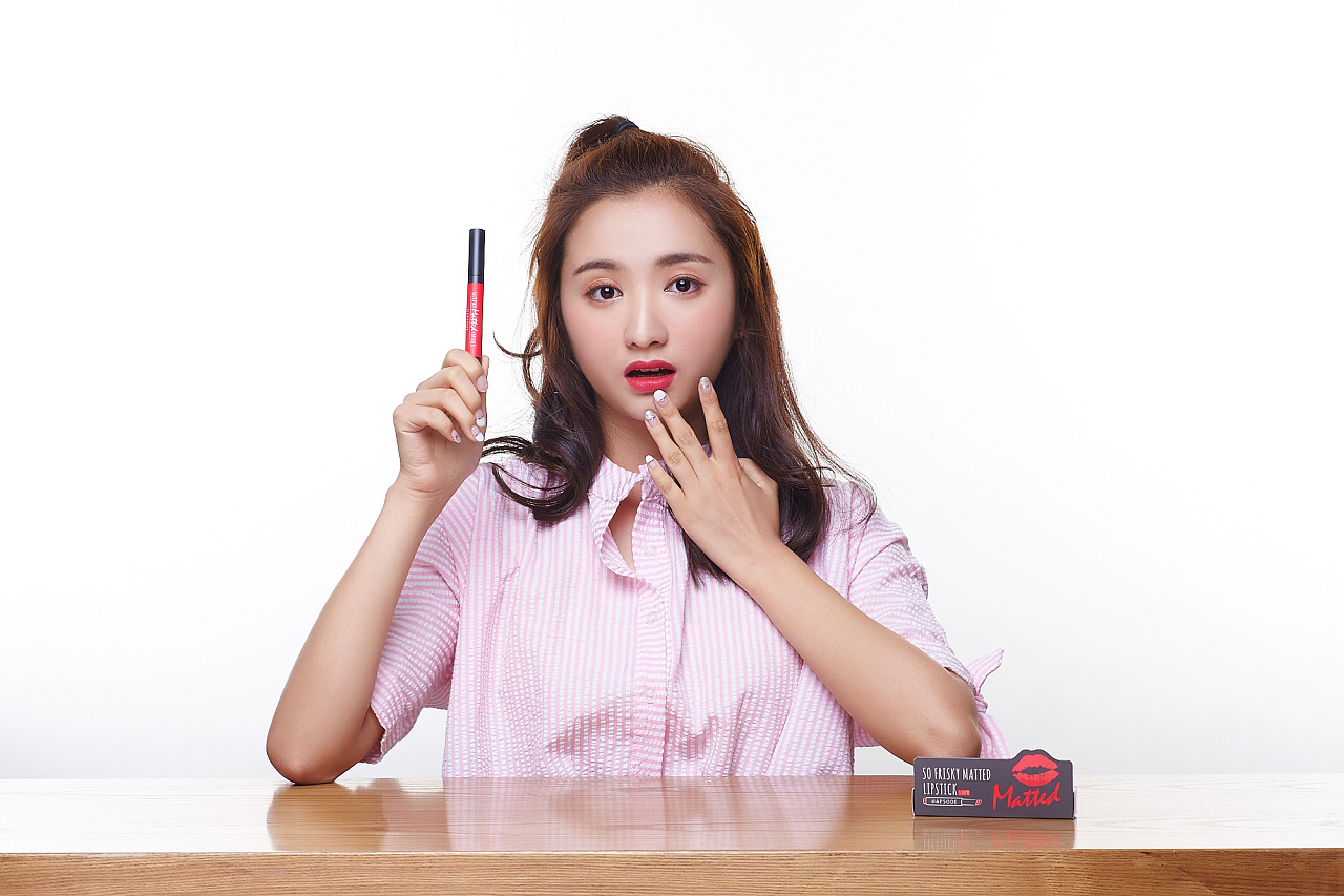 悦芙媞护肤品模特图