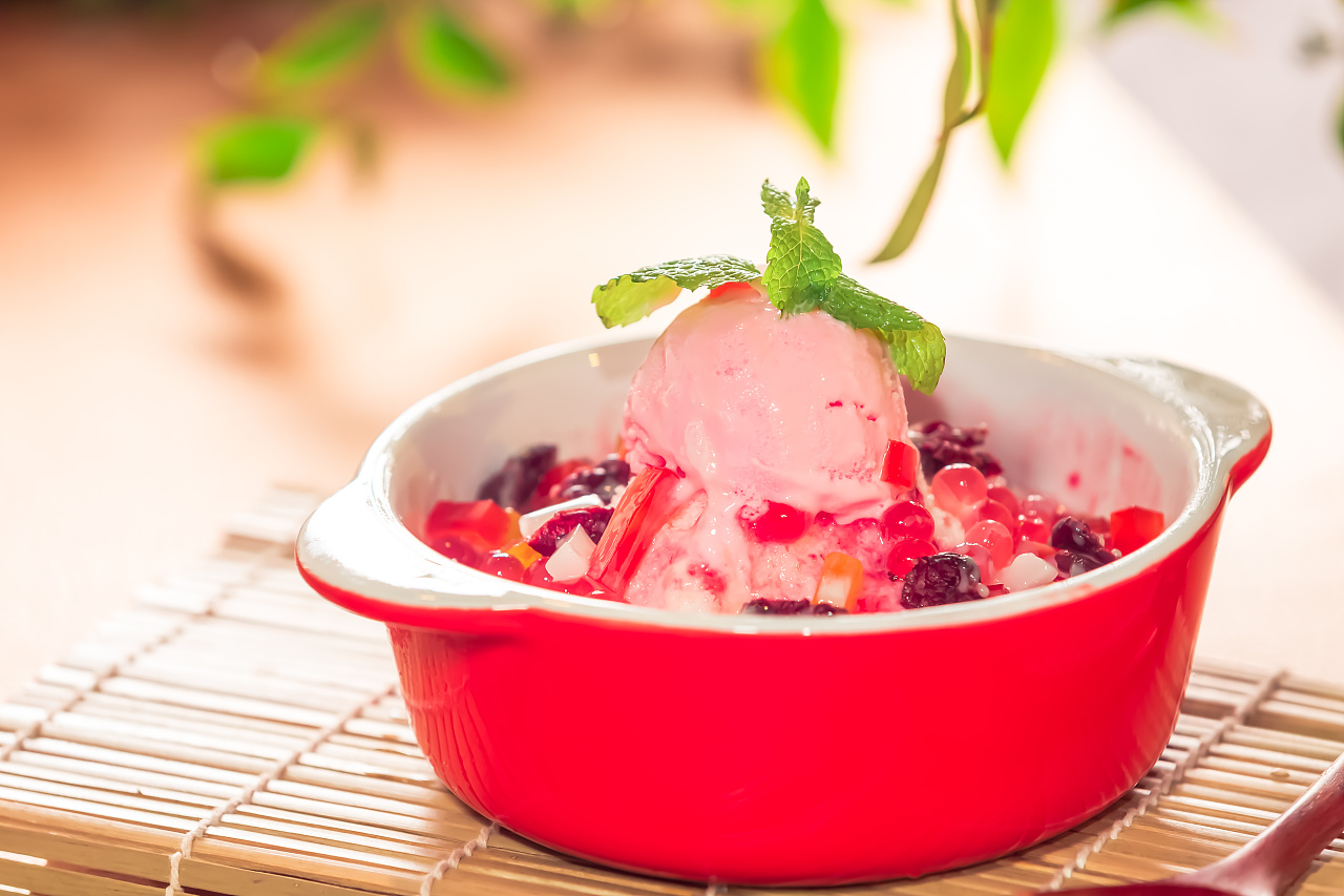 Bingsu红色西瓜 圆滑的人冰淇凌变甜了韩国点心浓缩牛奶被混合的和西瓜 库存图片 - 图片 包括有 冷颤, 悦耳: 83548885