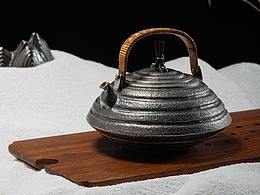 光脚卖鞋，也就只能看看了。拍拍银壶