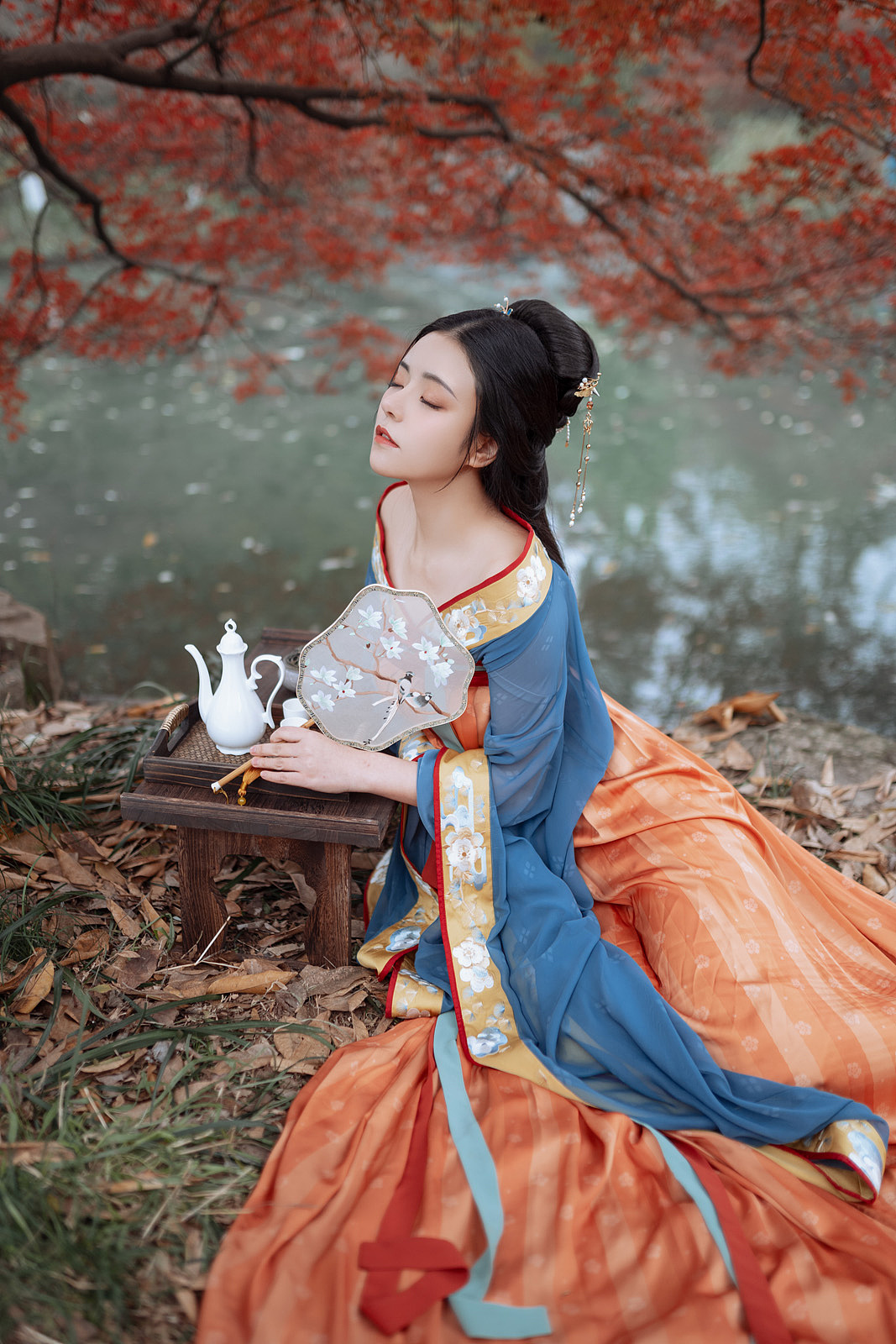 【汉服摄影】深意总迟解,将爱却晚秋