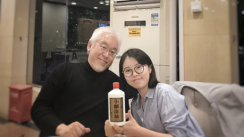 通过参与这次大展,我也有幸与原研哉老师进行了面对面的交流,老师认真、严谨的工作态度让我印象深刻,我们问他平时这么忙有没有时间看电视,他说在日本时晨间剧可是一集不落啊,好有趣~