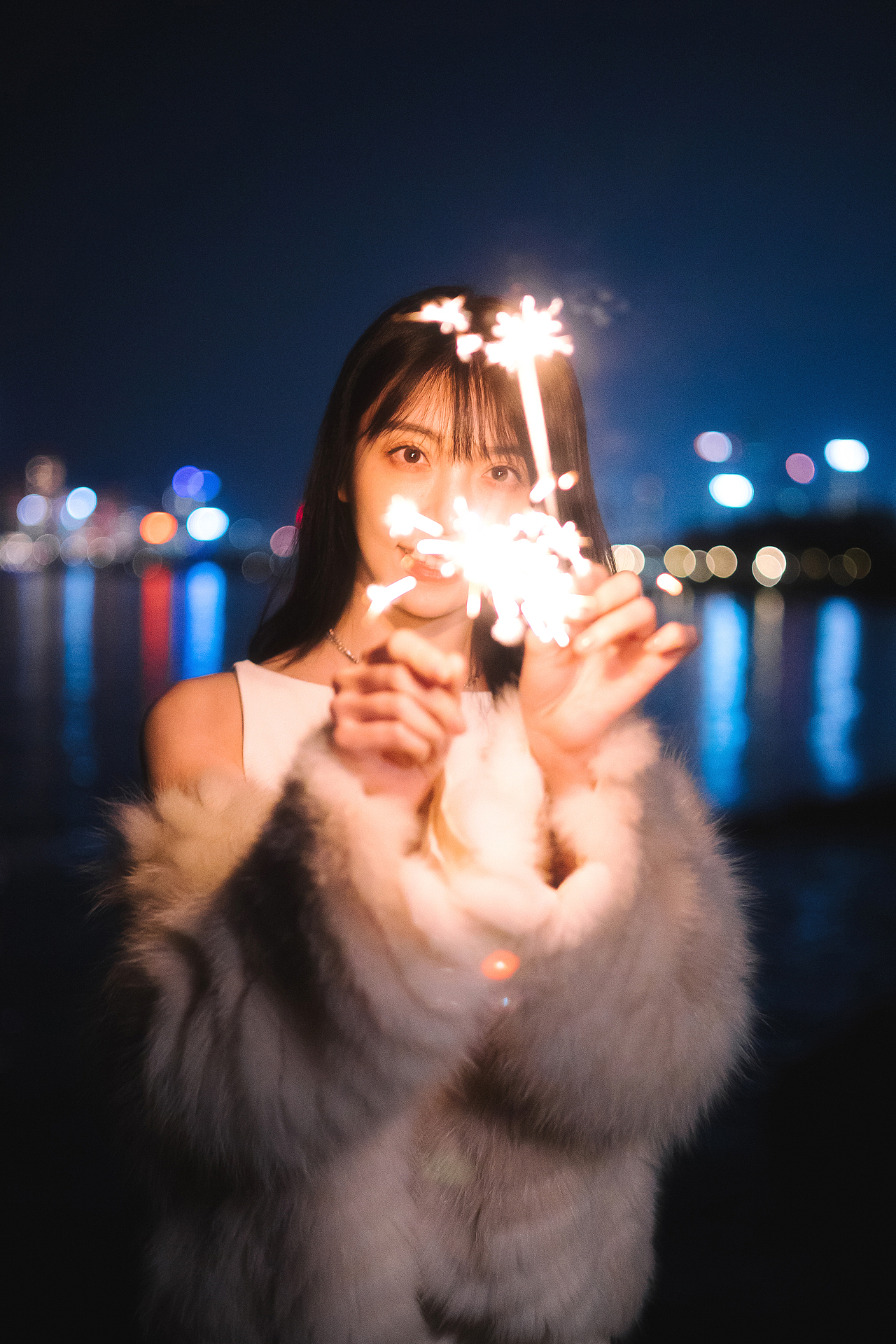 写真_仙女棒烟花（图ZMjg2MjIxNDQ0） - 人像摄影 - 站酷设计师没电的火牛原创素材 - 站酷ZCOOL