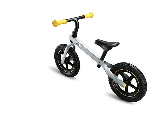 工业设计-超轻滑步车-700kids