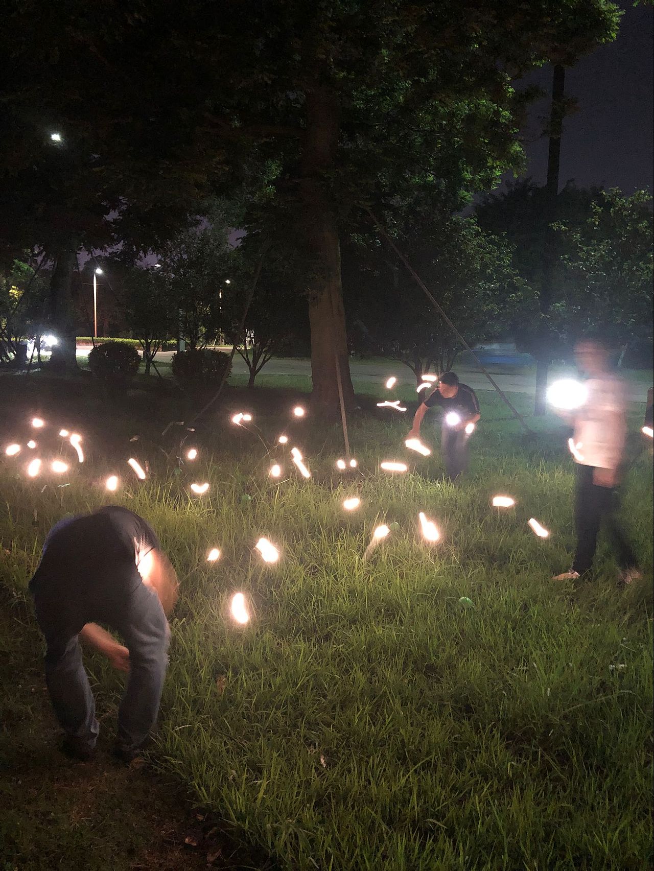 户外防水灵动蝴蝶旋转灯 LED萤火虫星星灯 草坪装饰灯（图ZMjE1NDEyNzky） - 景观设计 - 站酷设计师铭星灯光美陈工厂原创素材 - 站酷ZCOOL