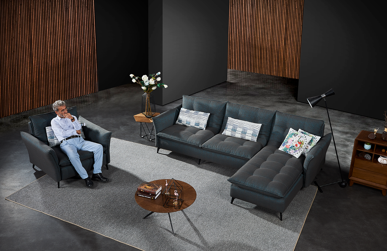 一组暗调的沙发摄影