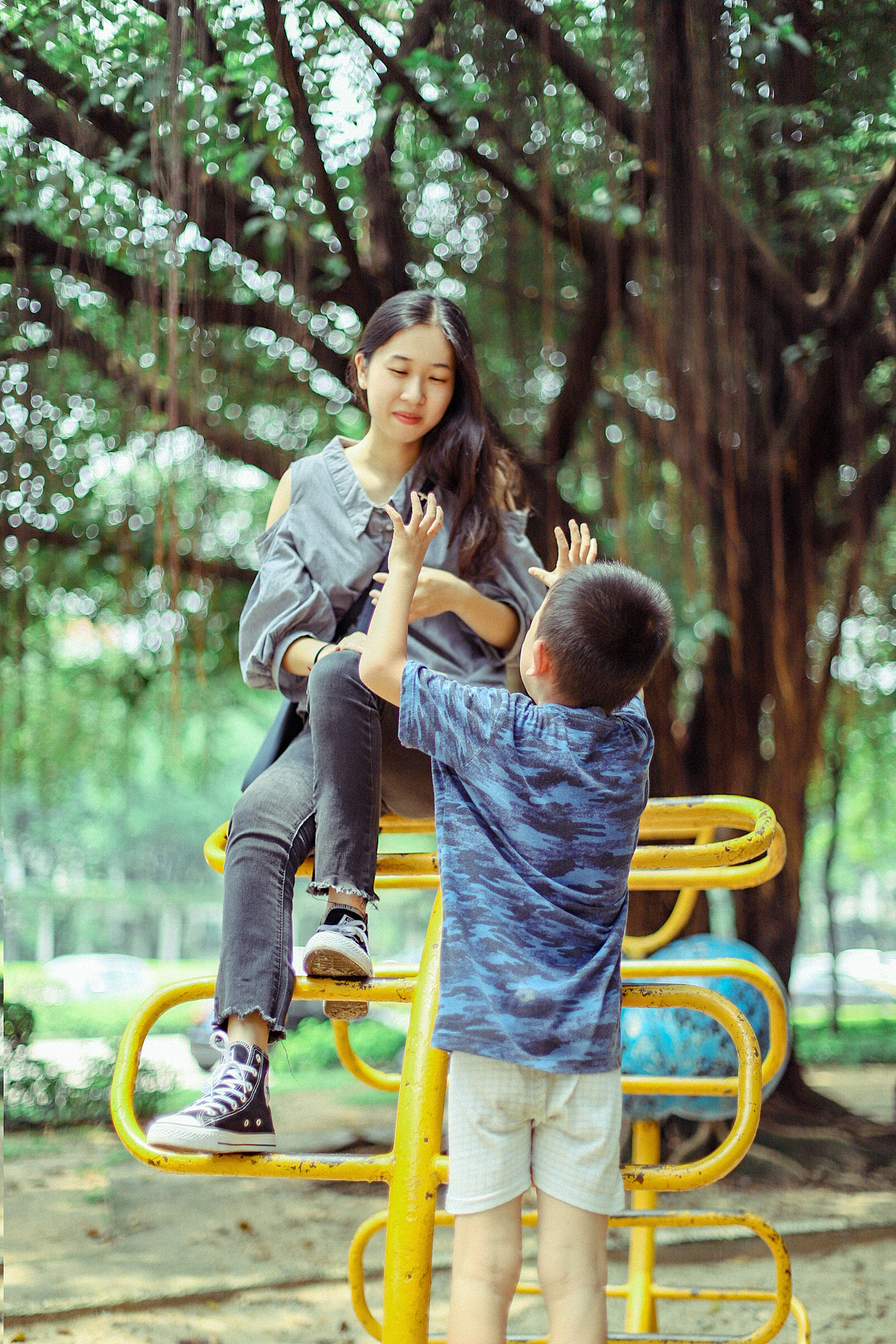 大姐姐“入侵”儿童乐园