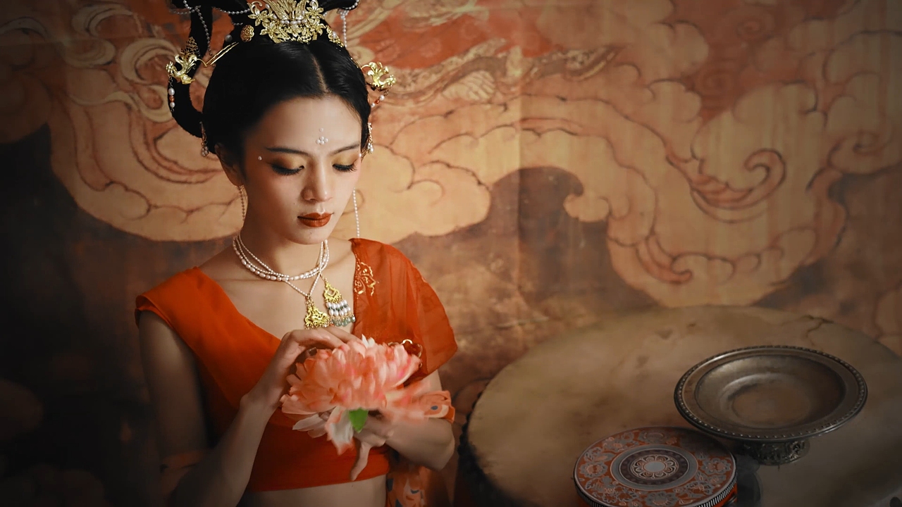 一梦敦煌 | 是仙女在飘然起舞（图ZMzExMTI5NTg4） - 人像摄影 - 站酷设计师钦钦子Emma原创素材 - 站酷ZCOOL