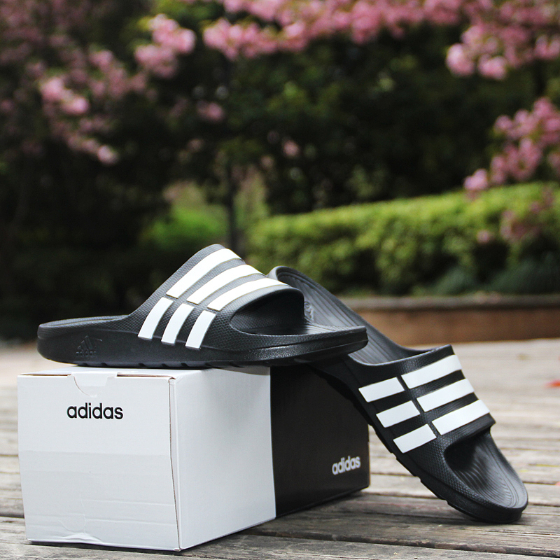 一组鞋子产品的拍摄。