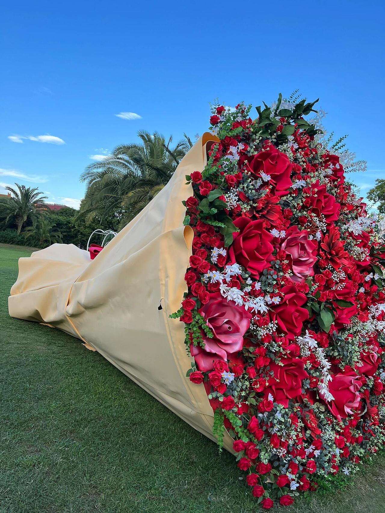 仿真巨型玫瑰花花束景观小品设计制作