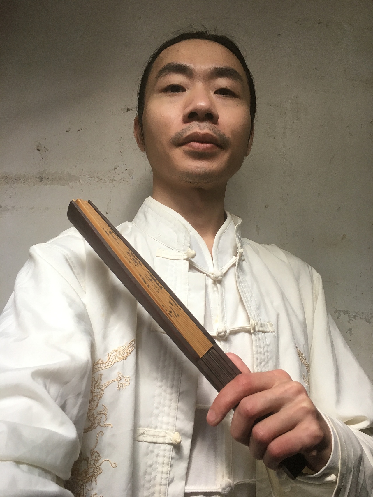 邓赟崽摄影套图之白衣说书人（图ZMzAzNzQ2NzY4） - 人像摄影 - 站酷设计师邓赟崽原创素材 - 站酷ZCOOL