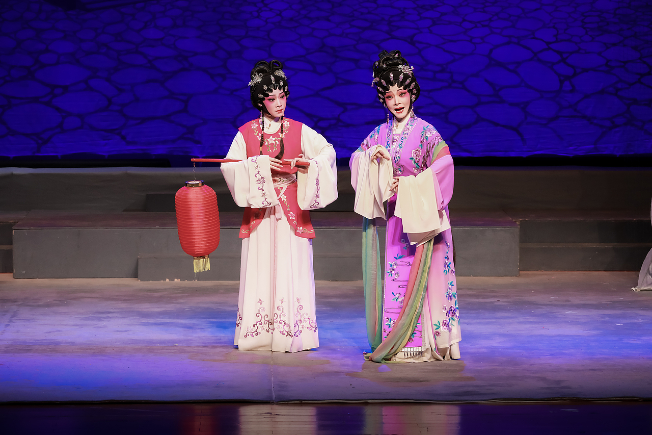 第一次看深圳粤剧（紫钗记）。（图ZMzc2NTc4Njcy） - 传统/民族服饰 - 站酷设计师洲遊視界原创素材 - 站酷ZCOOL