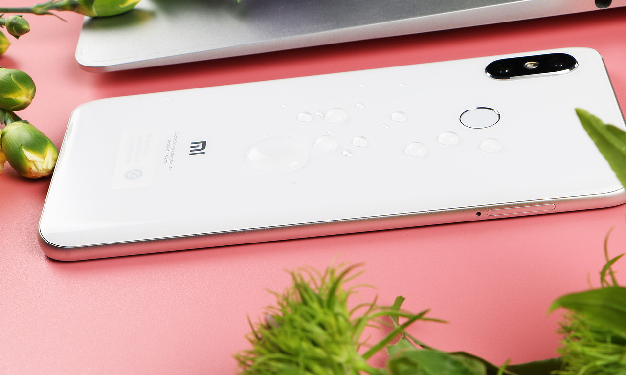 小米8实拍（图ZMTE3MjQ2MzUy） - 产品摄影 - 站酷设计师宜萱1955915131原创素材 - 站酷ZCOOL