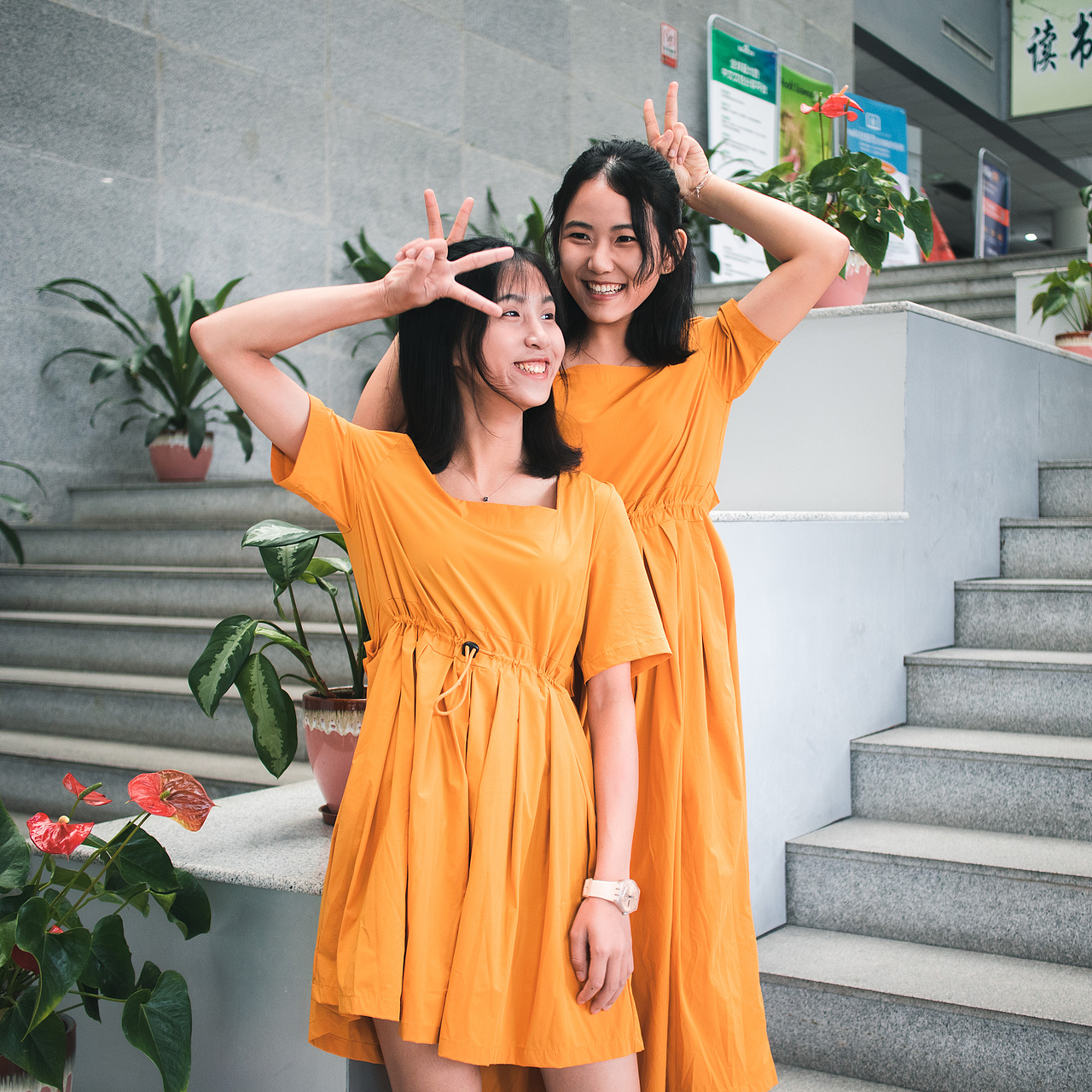 大学校园闺蜜照