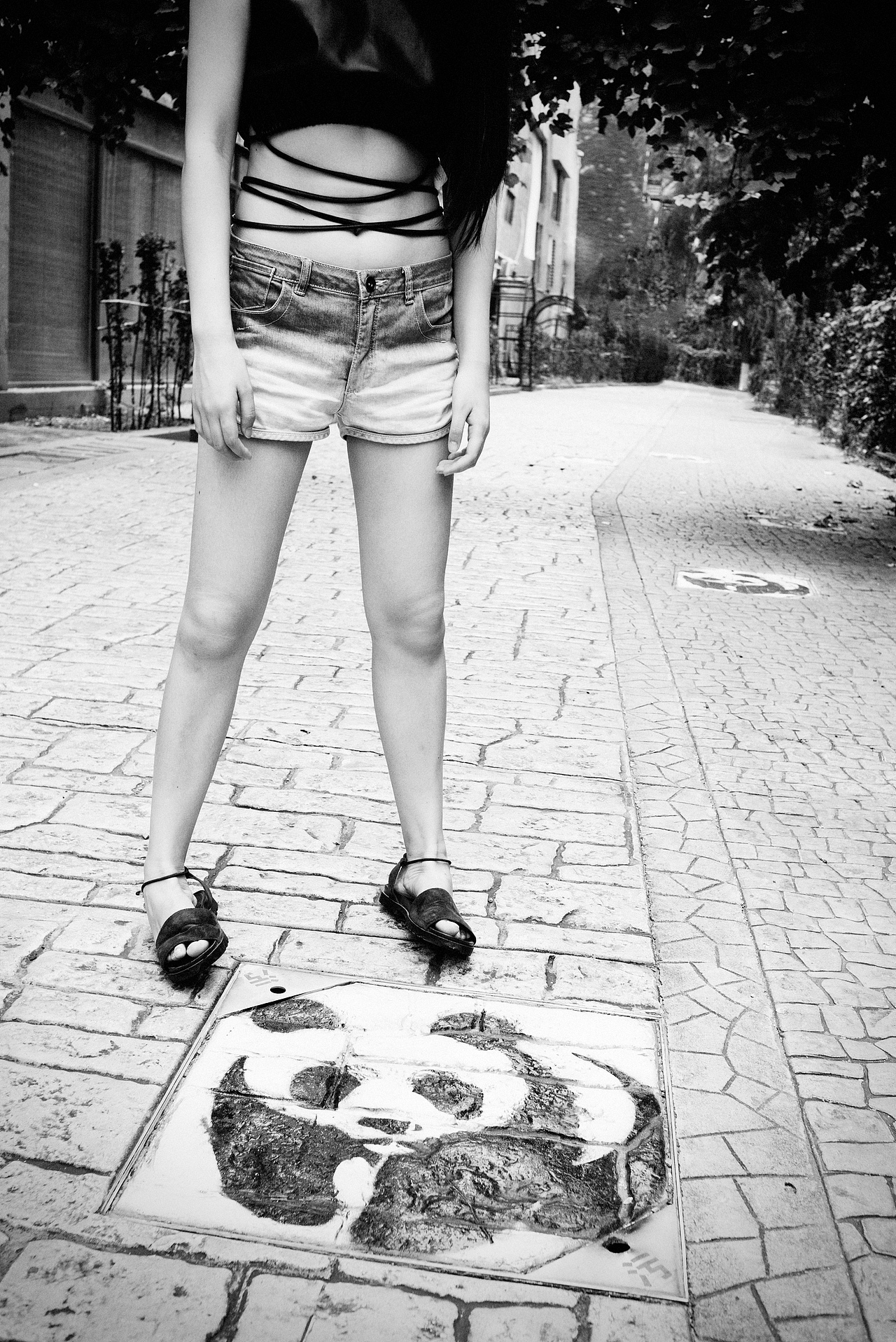 去年的这一天,应该是两个人。