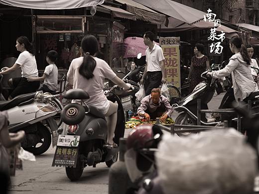 周二的菜市场