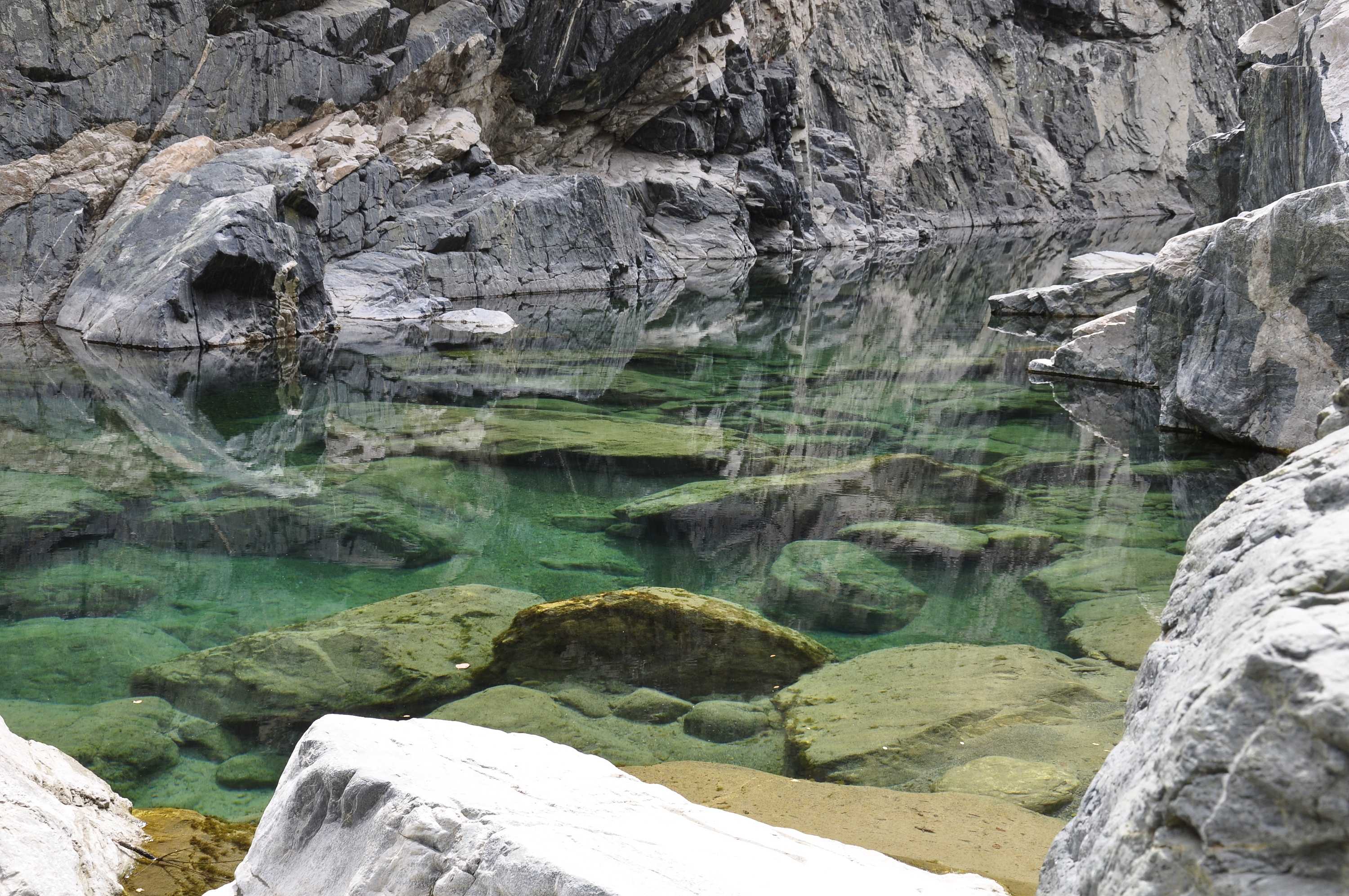 清澈见底石头河