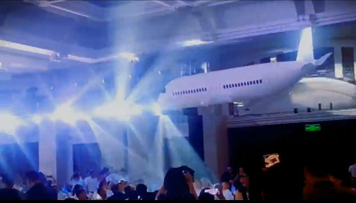 私人定制科技飞行，飞机起航启动仪式创意满满！