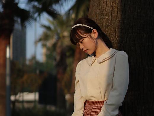 追着光影