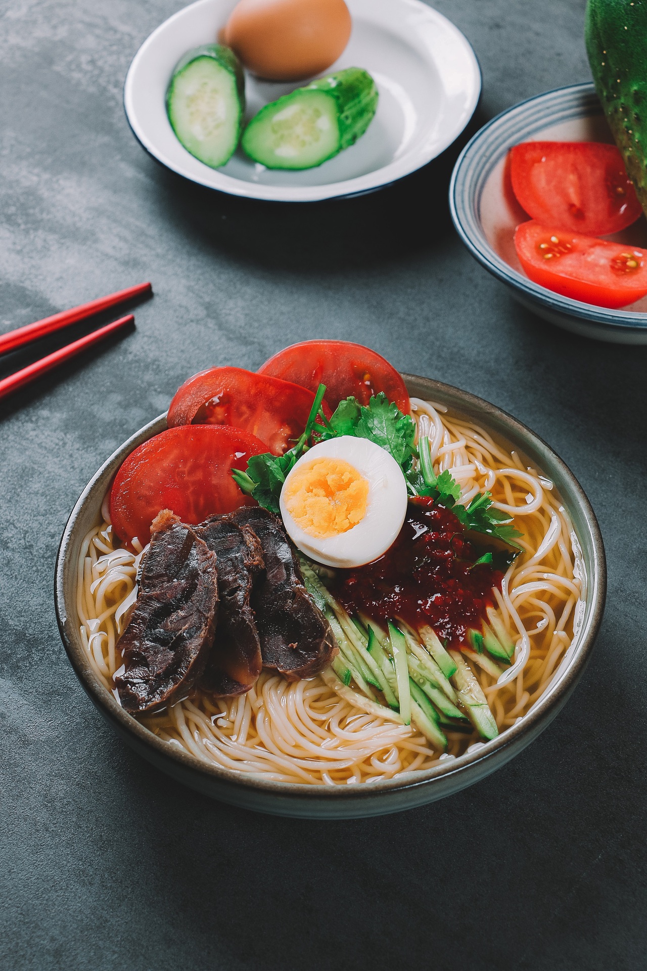 美食摄影丨腊肉熏肉韩式冷面