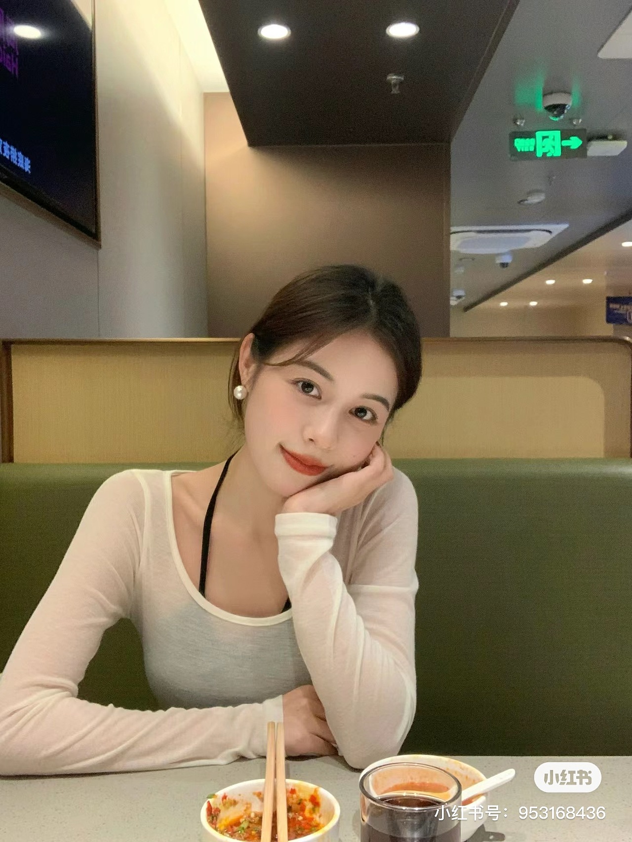 收藏的一些拍照姿势（女生）（图ZMzc2NDAyMzMy） - 人像摄影 - 站酷设计师Z93222229原创素材 - 站酷ZCOOL