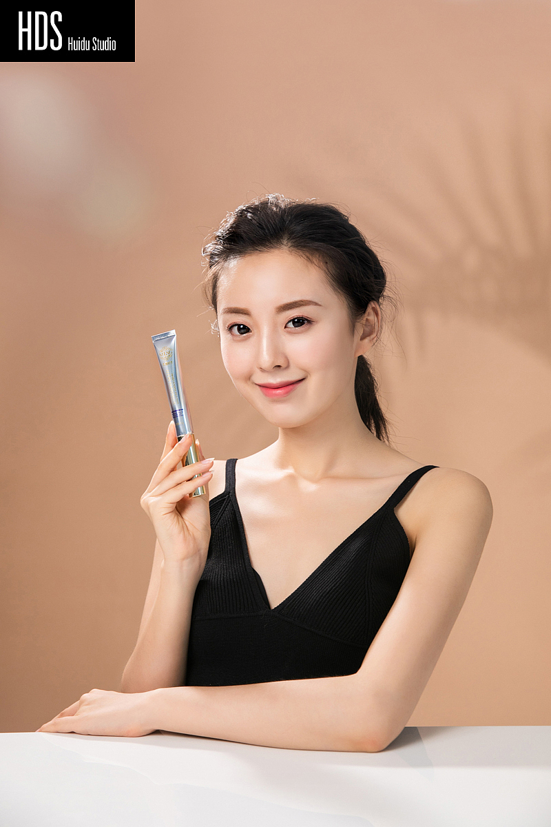 眼霜产品模特 静物展示拍摄