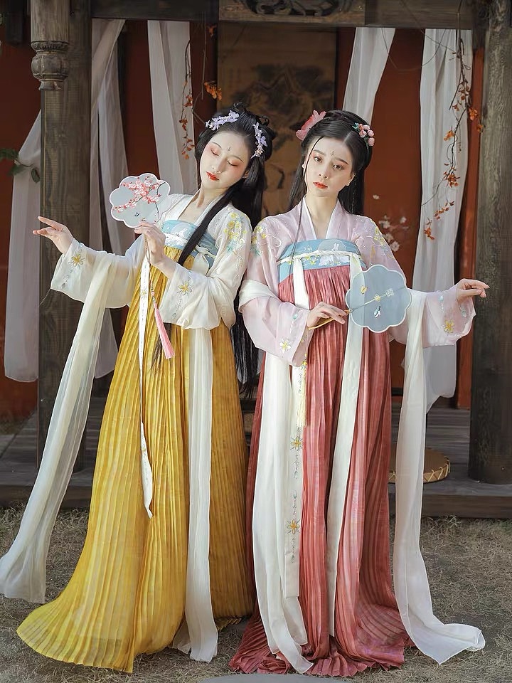 汉服设计成品展示（图ZMTk1OTAzMDIw） - 其他服装 - 站酷设计师Yuki银原创素材 - 站酷ZCOOL