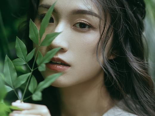 《清冷少女》