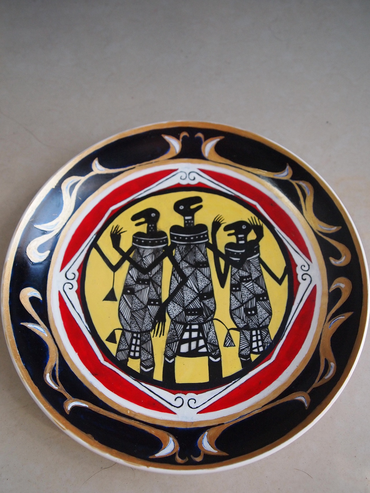 手绘盘子马勺最炫民族风丙烯画