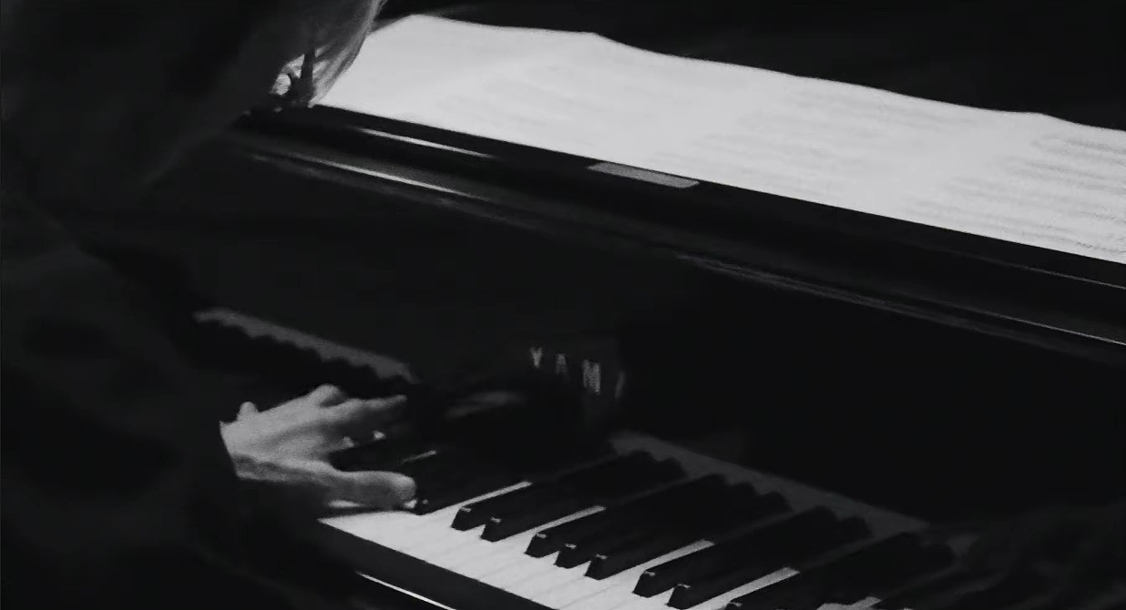 “还有几次满月升起”（图ZMzY2MDIxNDAw） - 宣传物料 - 站酷设计师巴巴博一原创素材 - 站酷ZCOOL