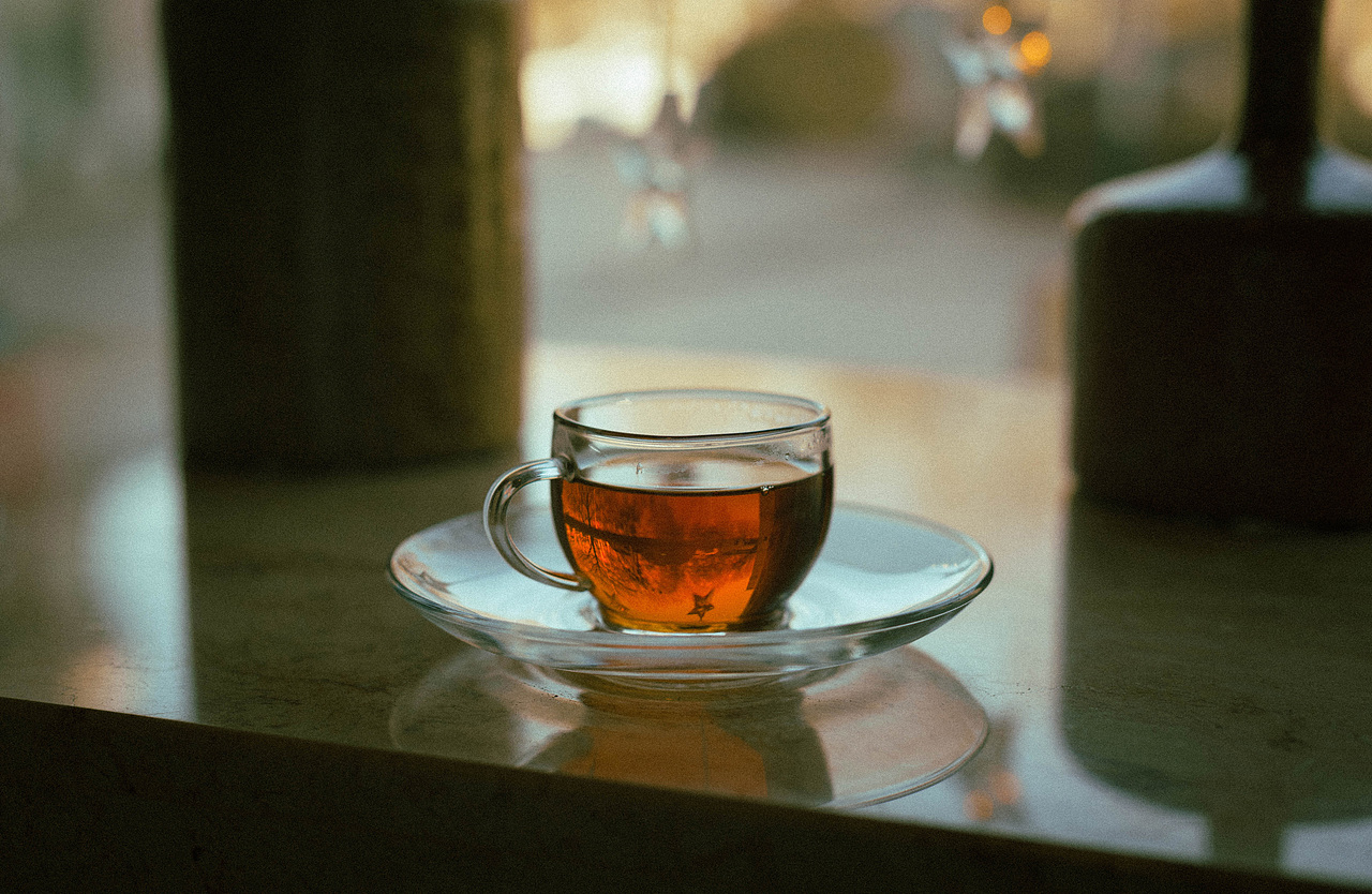 咖啡馆复古怀旧风男生人像摄影