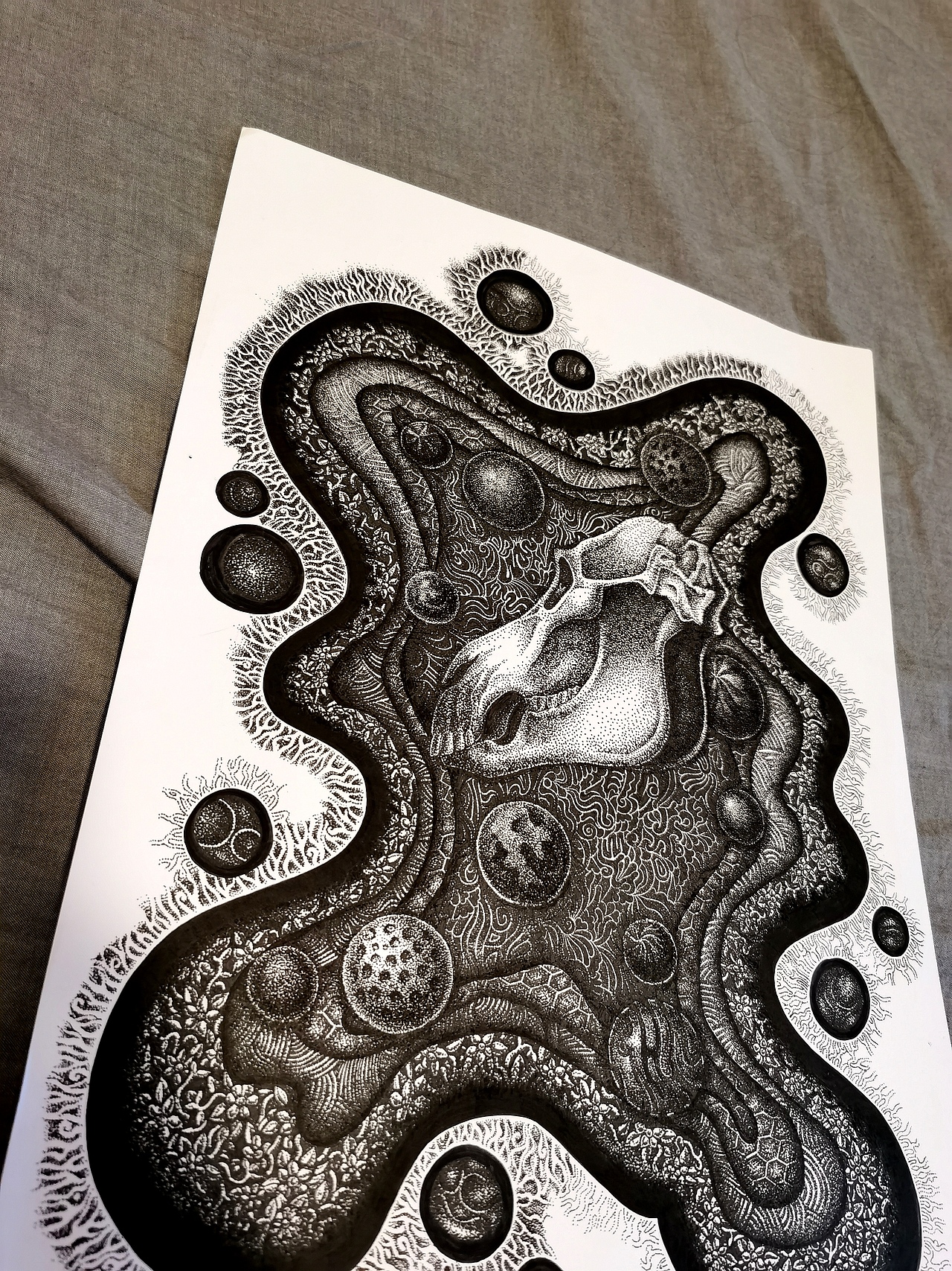 针管笔点绘《葬礼》