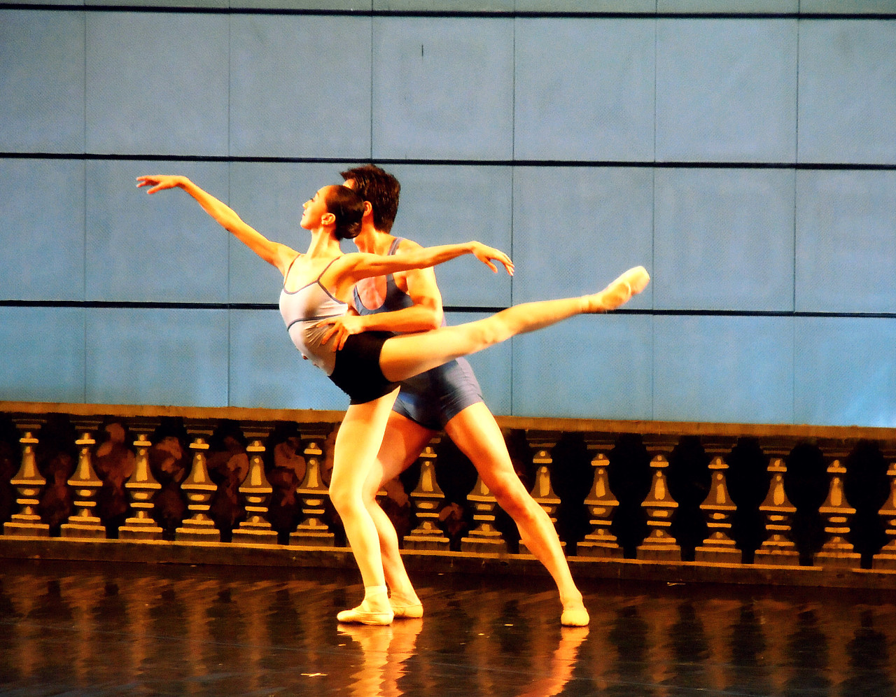 “肩上芭蕾”为旷世蝶恋点睛，杂技舞剧《化·蝶》开启2023年全国巡演