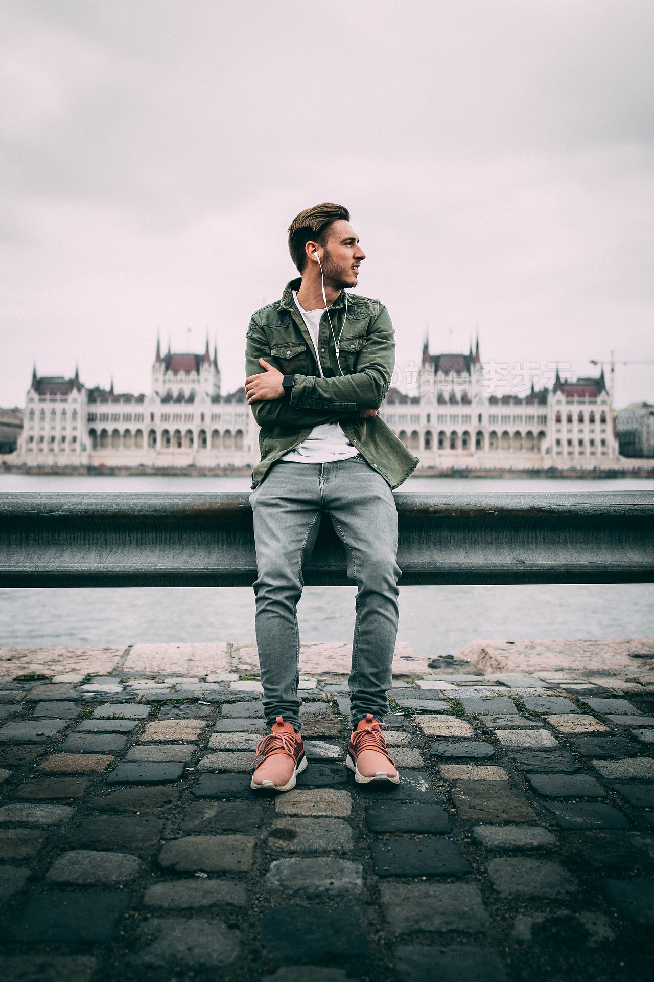 一组耳机渲染图 3C数码/电商产品渲染（图ZMjIwOTkzNDYw） - 电商 - 站酷设计师李步云原创素材 - 站酷ZCOOL