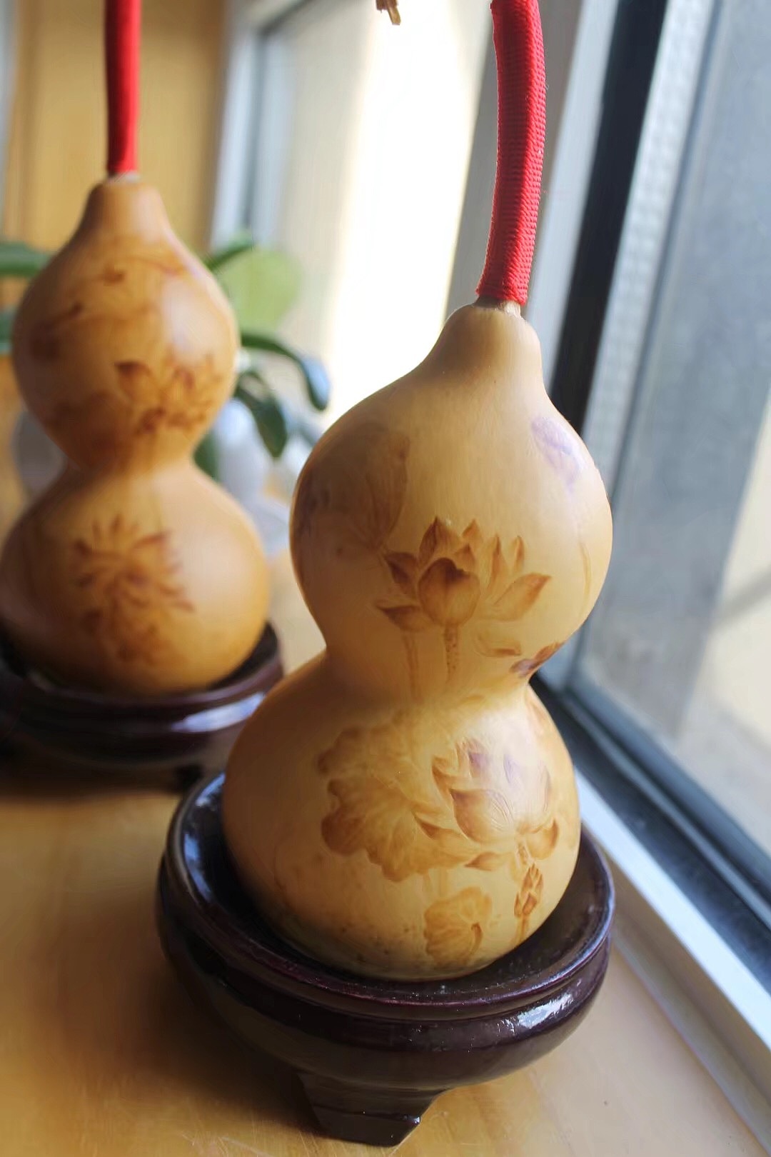 丹原葫芦烙画荷花