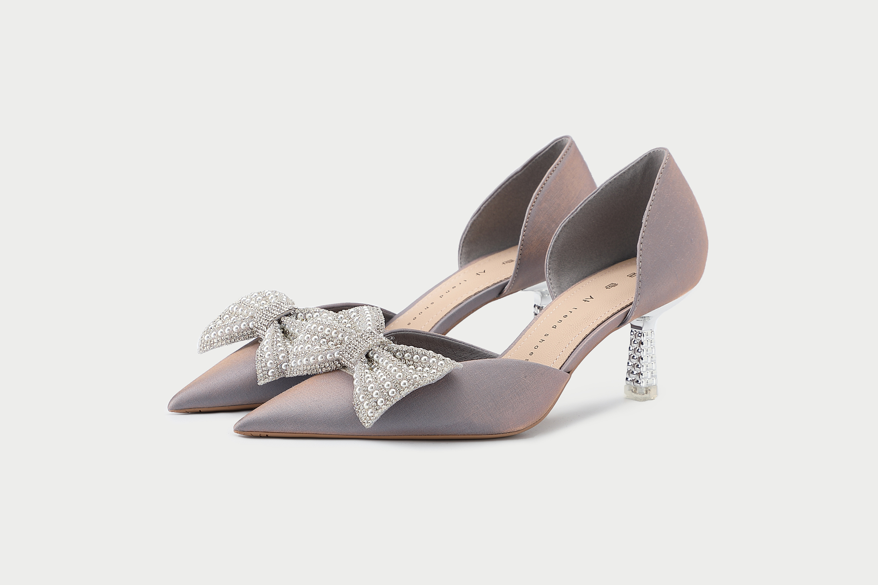 广州金也摄影公司|模特产品鞋子高跟鞋静物白底摄影拍