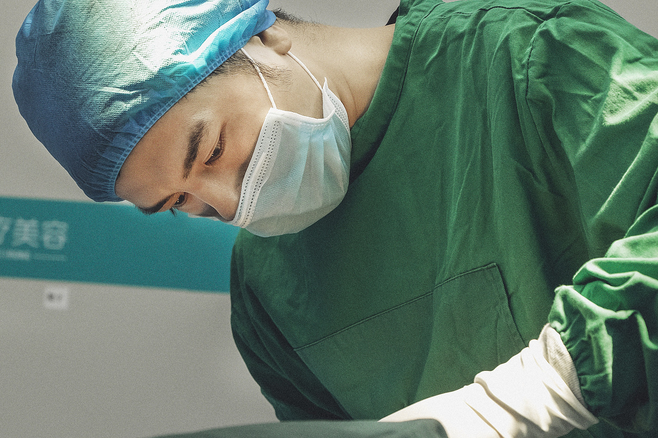 跨越六个月的治疗，武汉协和西院神外开诊首台手术修复患者颅骨 - 医院 - 健康时报网_精品健康新闻 健康服务专家